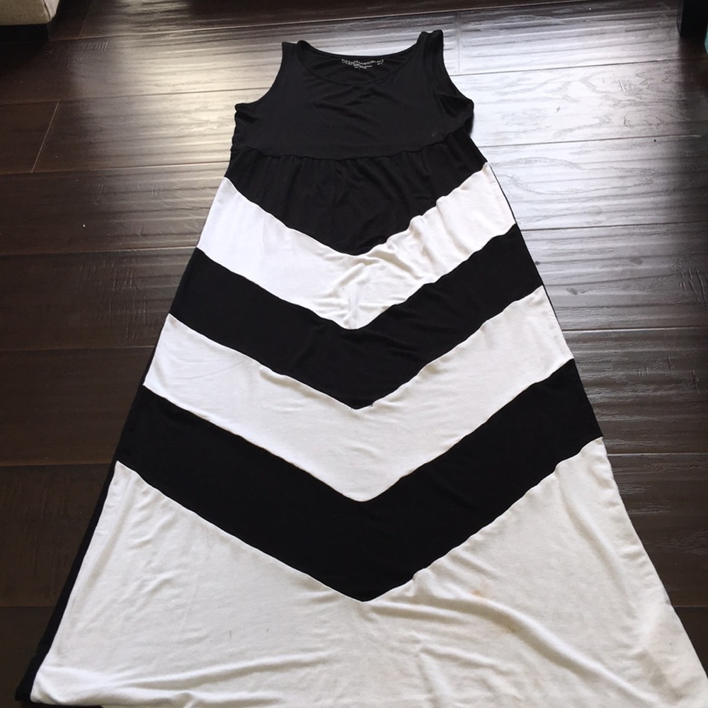 Girls black and white dress
